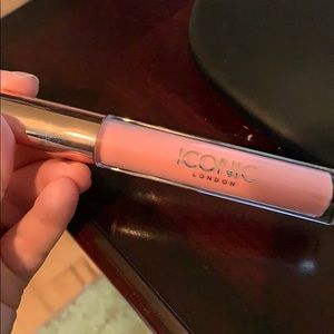 Iconic London lip gloss